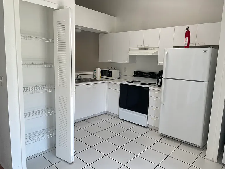 160 Reserve Cir #212 — Photo 6