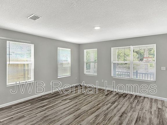 4th image of 863 Ionia St
