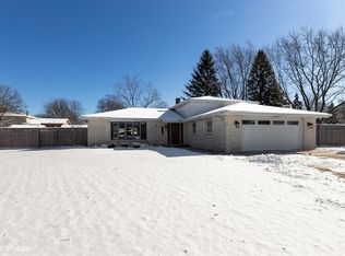 6831 Barrett St, Downers Grove, IL 60516