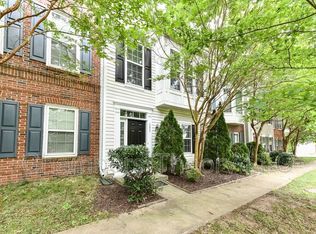 5077 Village Fountain Pl, Centreville, VA