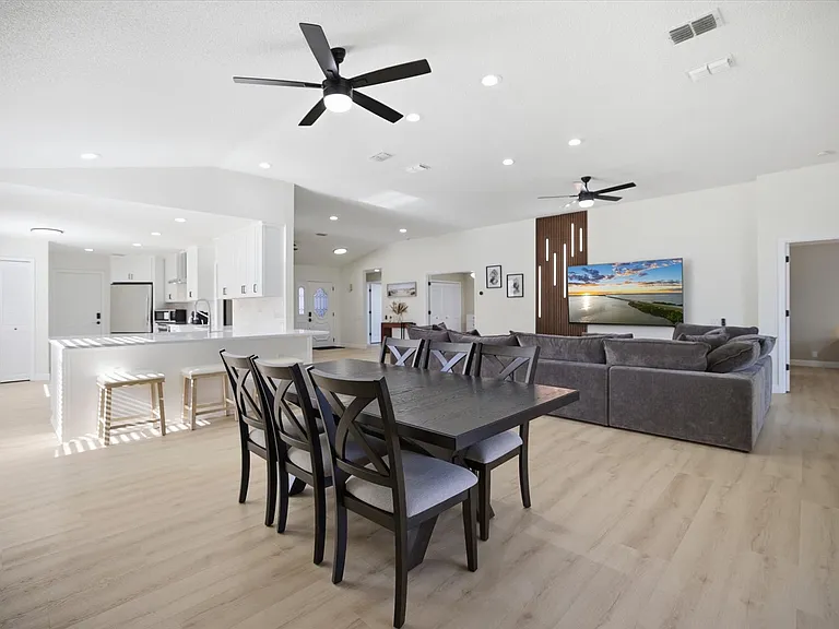 5829 Fairwoods Cir — Photo 38