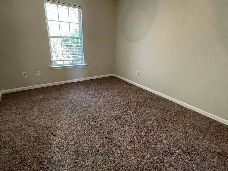 563 Fox Creek Xing — Photo 6