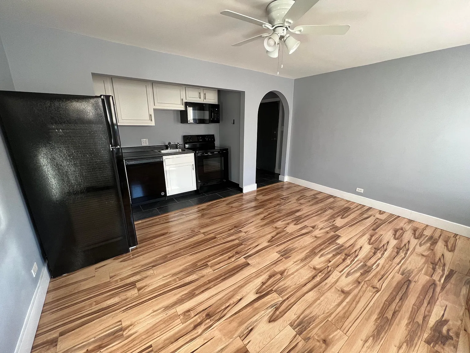 3025 W Liberty Ave — Photo 2