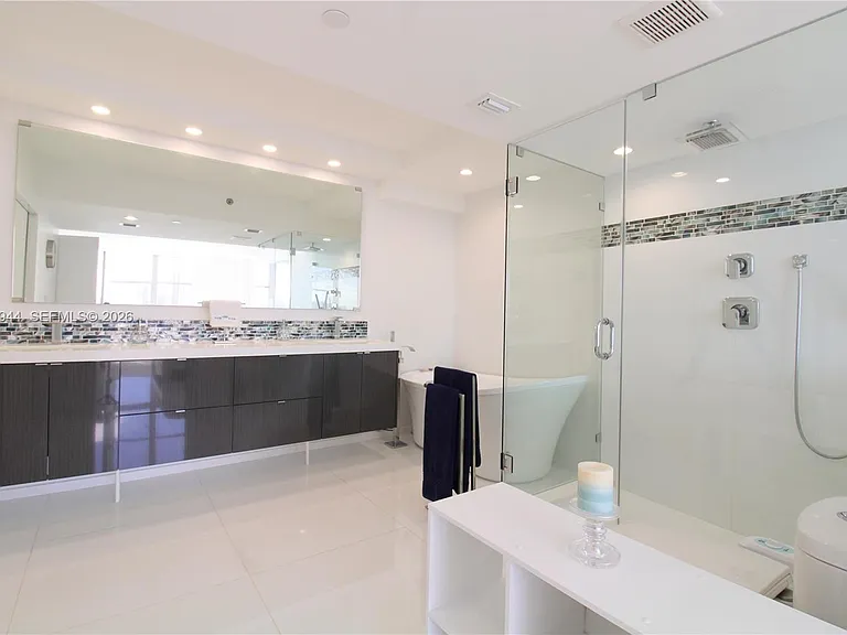 3600 Mystic Pointe Dr #1115 — Photo 24
