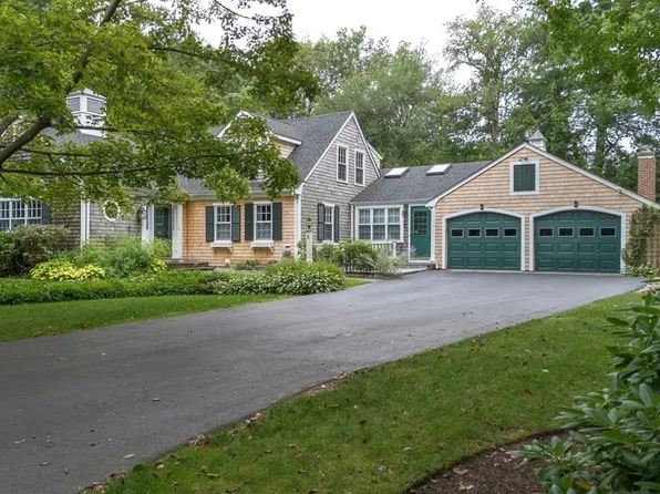 5 Holly Ln, Mattapoisett, MA 02739