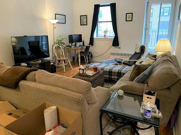3rd image of 125 W 79th St APT 3F