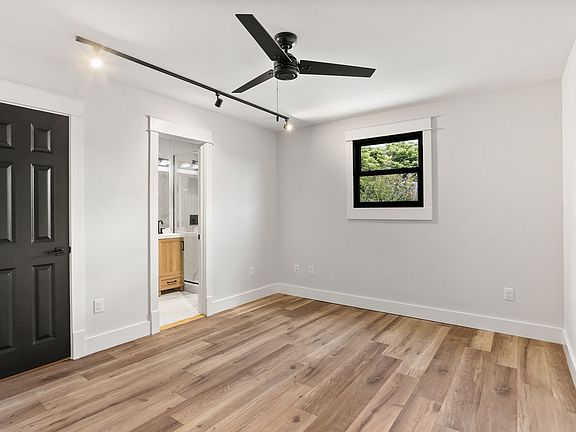 5th image of 4421 Burgundy St #201