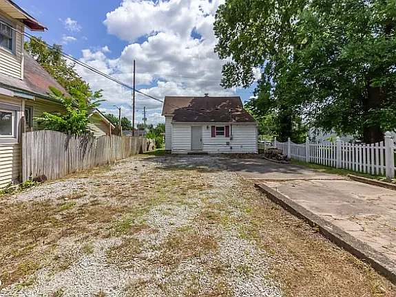 2808 W 10th St — Photo 11