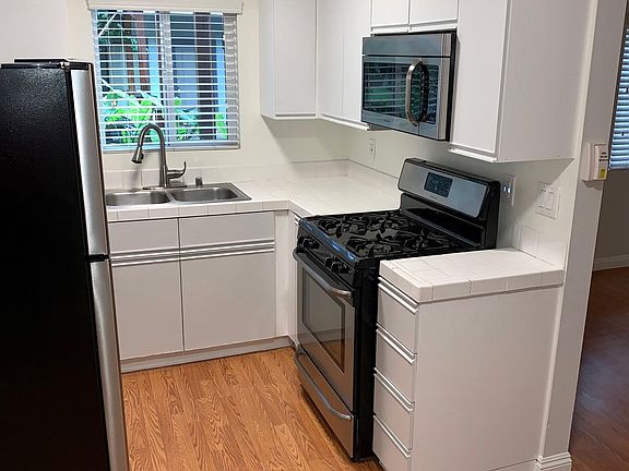 5th image of 6337 Primrose Ave APT 7