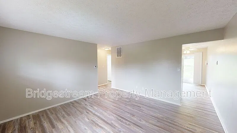 2 bed, 1.0 bath, $950 — Photo 4