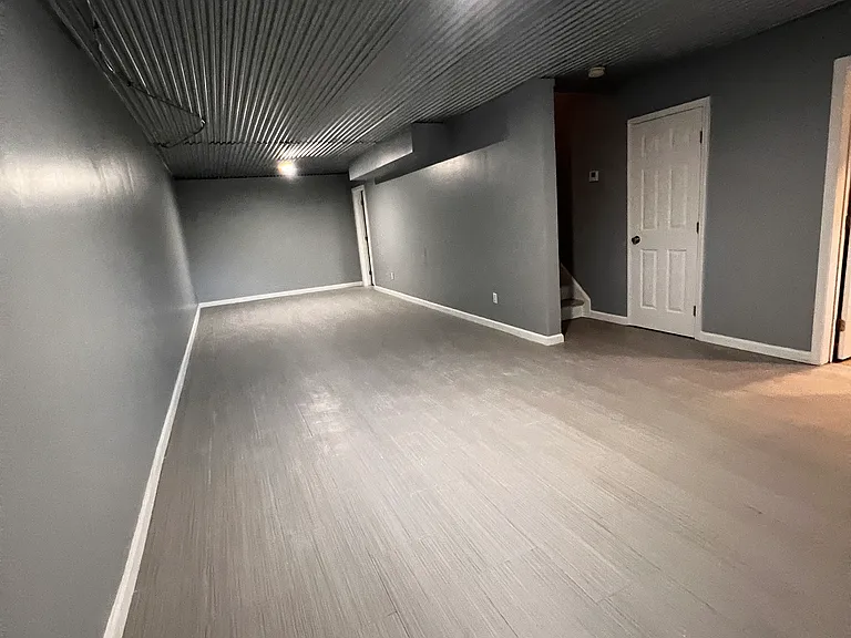 Terrace level olay room.