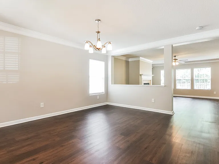 144 Georgetowne Dr — Photo 5
