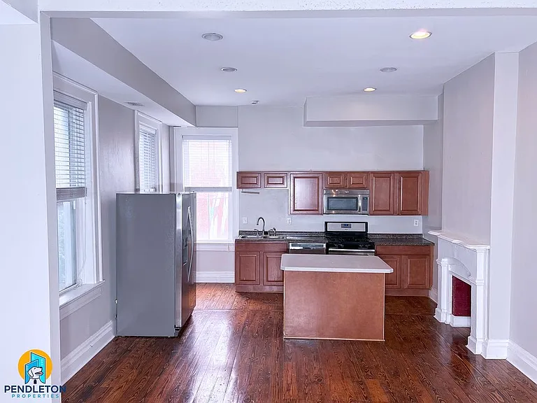 521 E 13th St #3 — Photo 2
