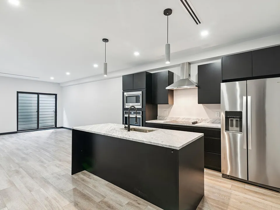 Dreer St Flats