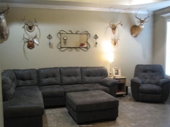 4th image of 3906 Devrne Dr