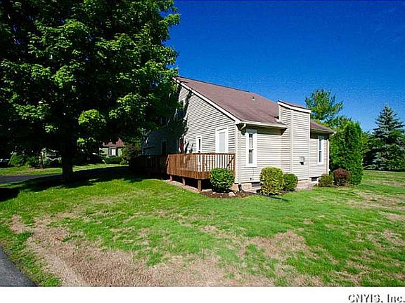2nd image of 839 Fairway Cir