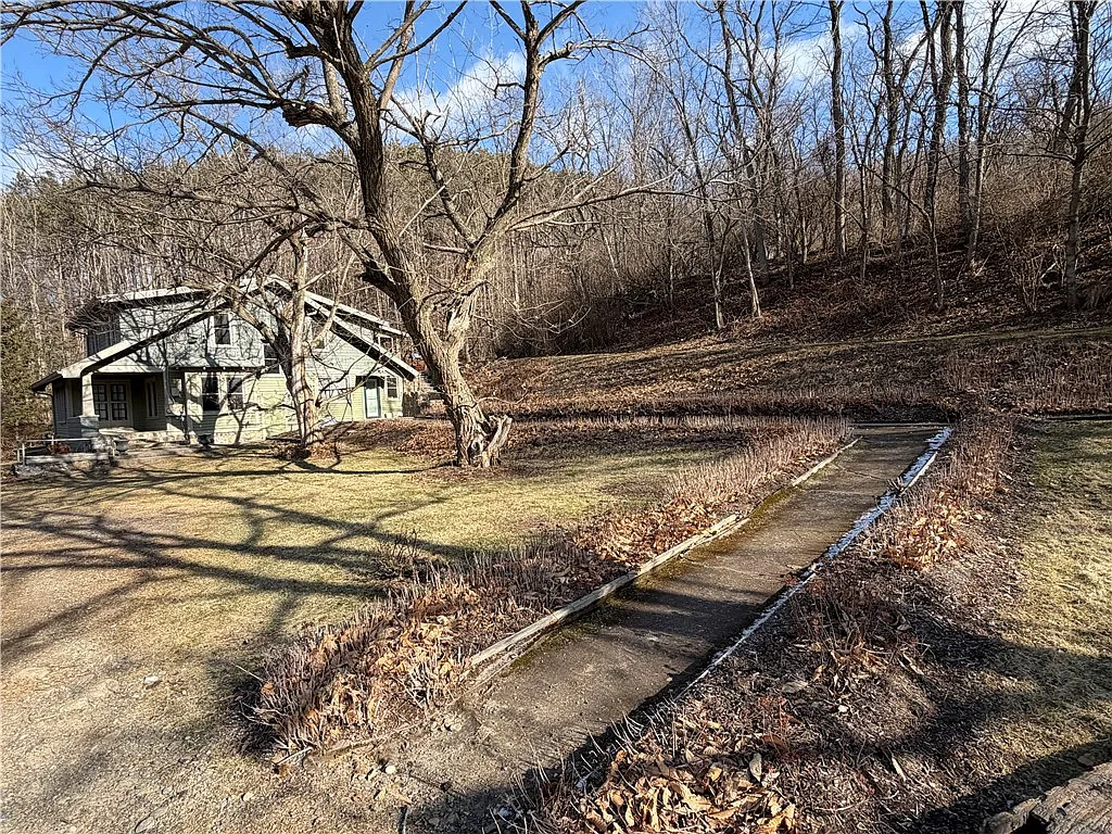 3 bed, 2.0 bath, 1856 sqft, $2,000 — Photo 3