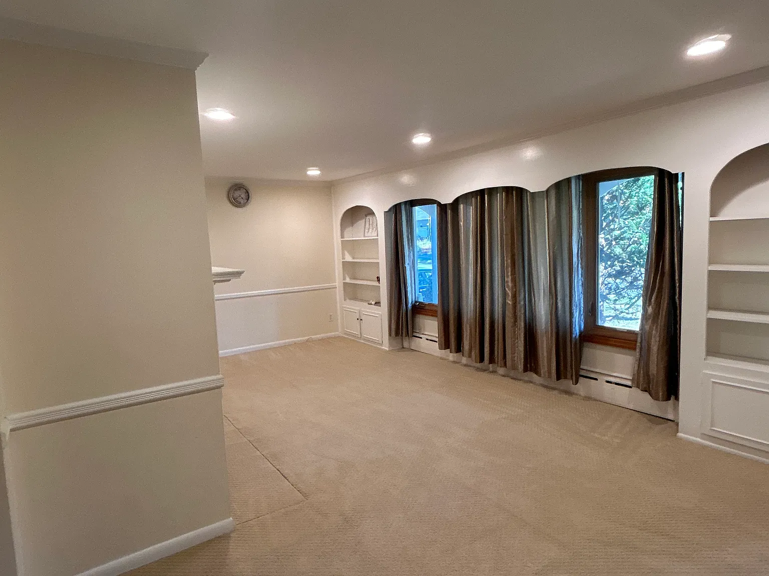 879 Grove Ave — Photo 2