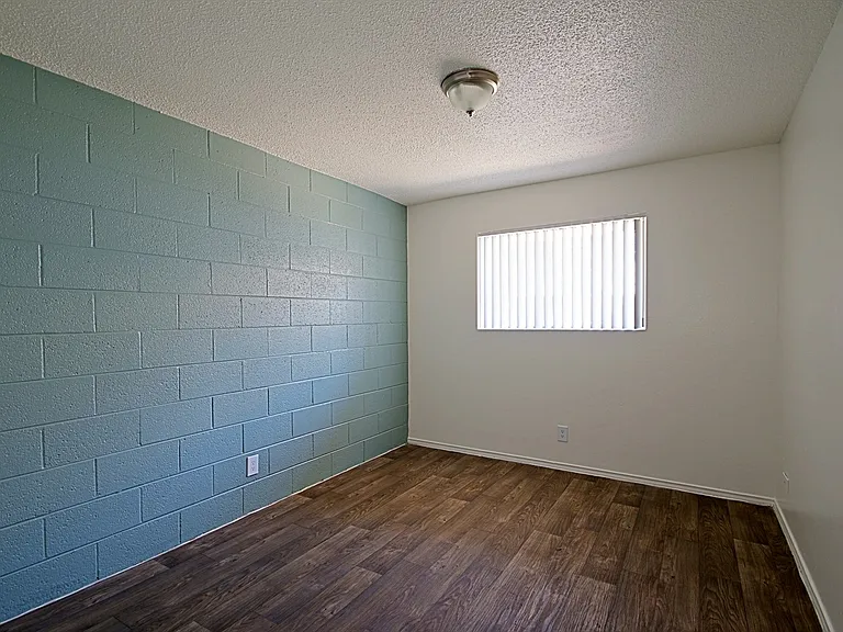 Cortez Palms — Photo 12
