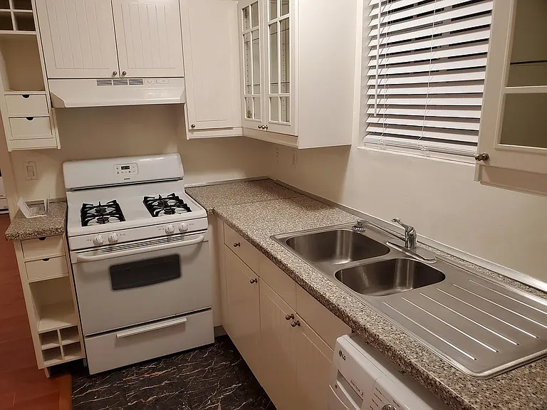 404 Hawthorne St #B — Photo 3