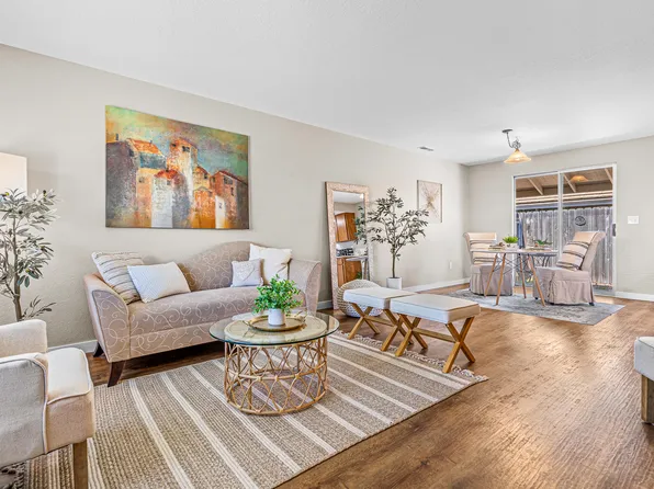 300 Shafer Ln APT E3, Jacksonville, OR 97530