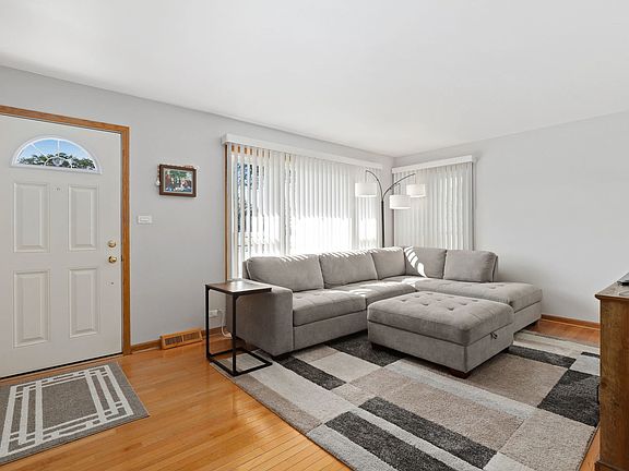 3rd image of 427 N Wisconsin Ave