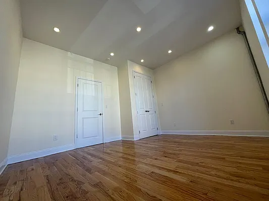 Rented by EXR | media 7