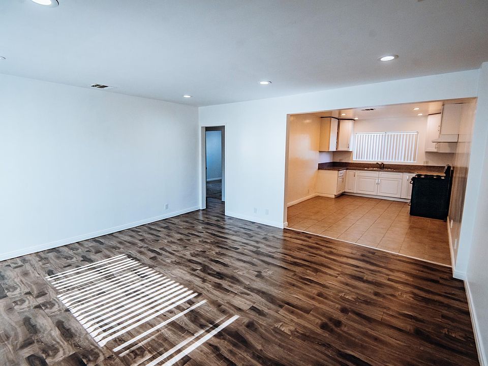 1st image of 12149 Burbank Blvd