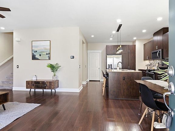 2nd image of 2700 Riverpark Blvd