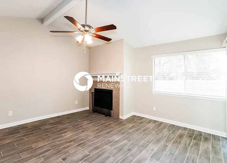514 Stroud Ln — Photo 2
