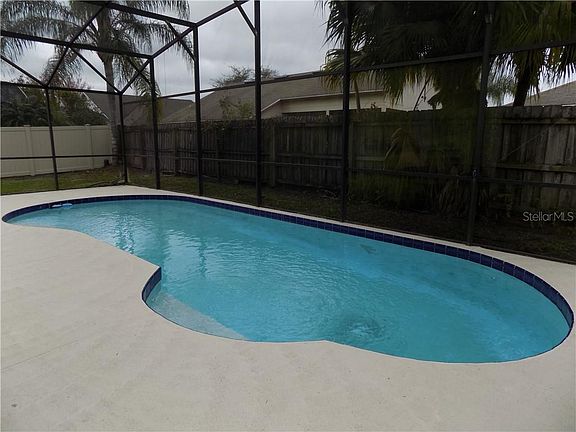 4th image of 241 Old Mill Cir