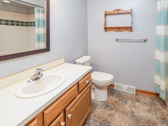 4th image of 414 Standish Dr