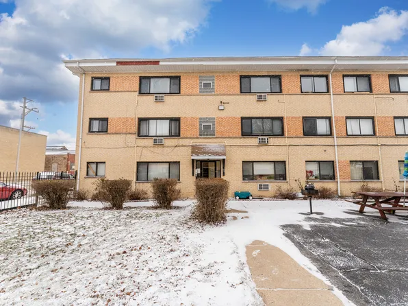 34 S 19th Ave APT 3W, Maywood, IL 60153