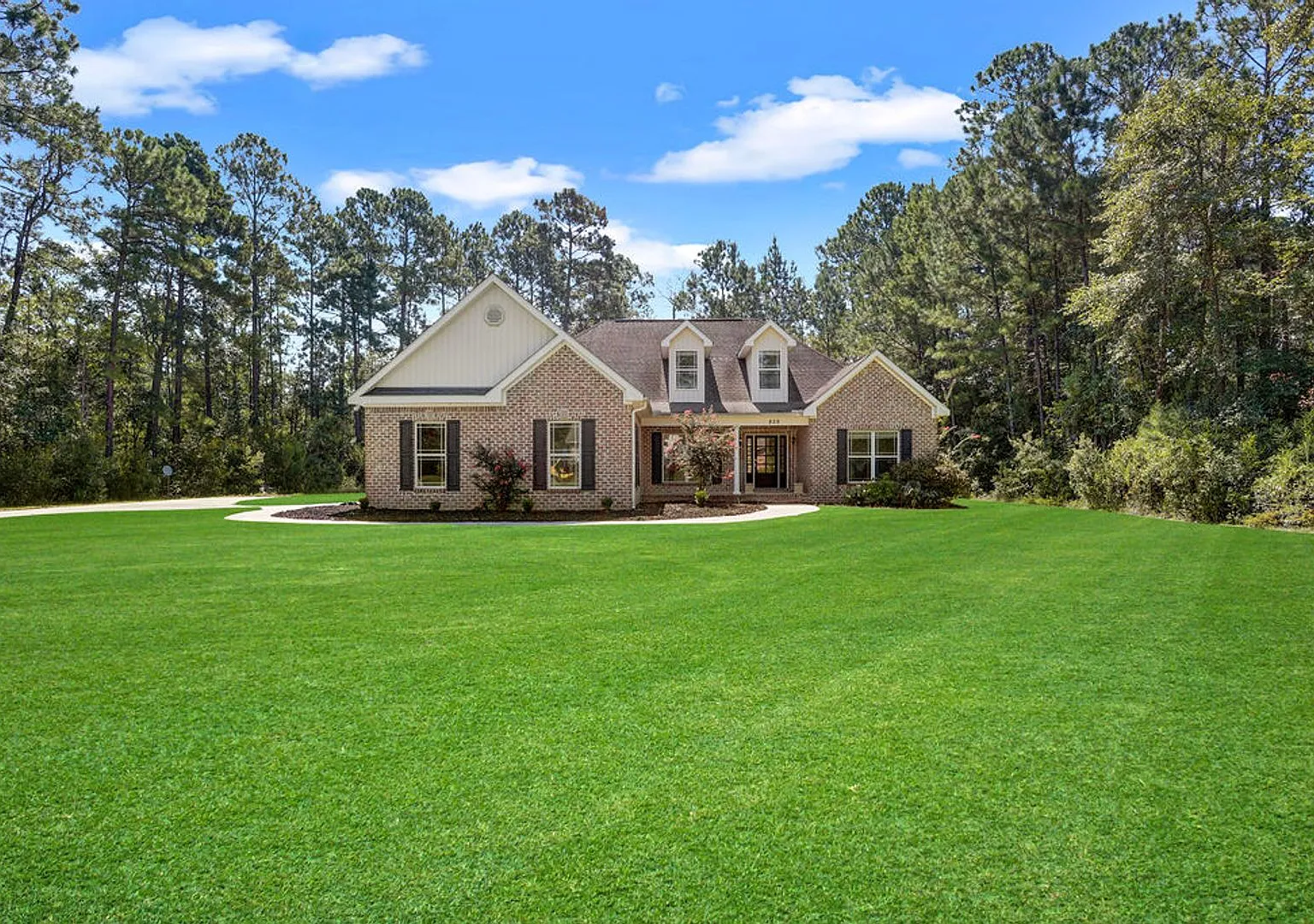 5 bedroom 3.5 bath home in South Effingham — Photo 2