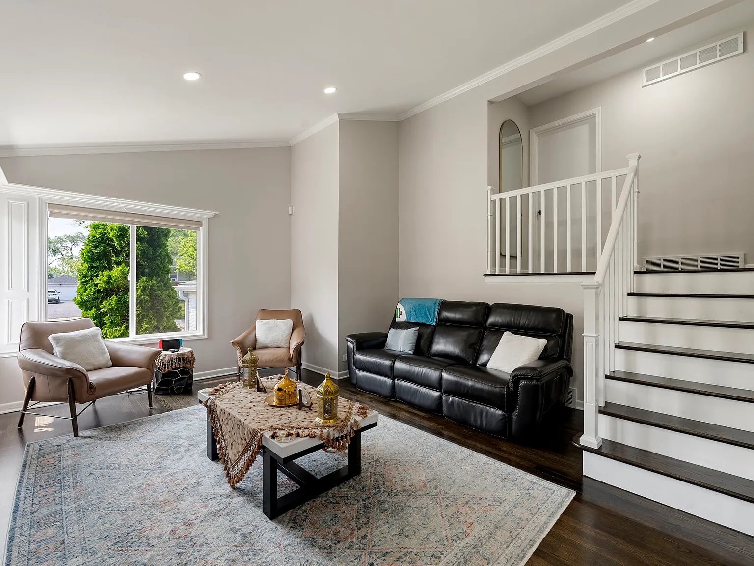 3 bed, 1.5 bath, 2200 sqft, $3,550 — Photo 2