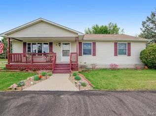 5399 Southampton Dr, Lapeer, MI