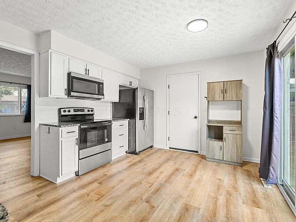 3rd image of 1301 Saffron Pl