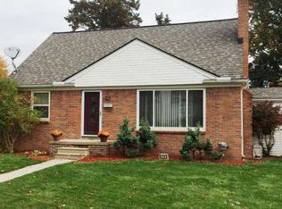 8265 Mackay Ct, Utica, MI 48317