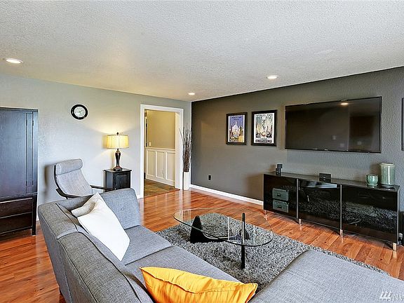 4th image of 8747 Phinney Ave N APT 11