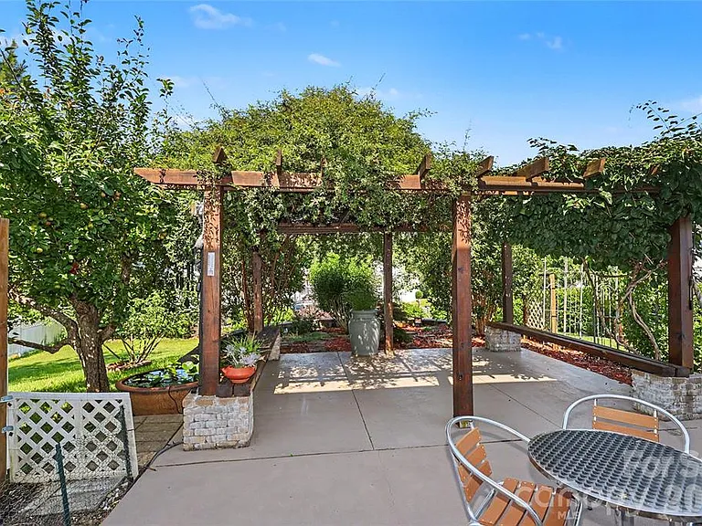 14802 Bergerac Ct — Photo 43