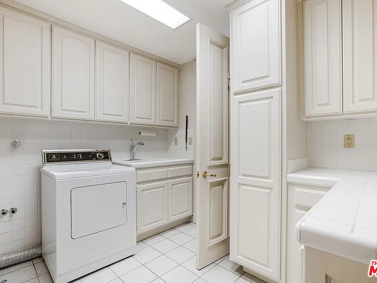 604 N Linden Dr — Photo 29