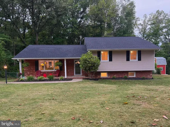 836 Churchill Dr, Fredericksburg, VA 22407