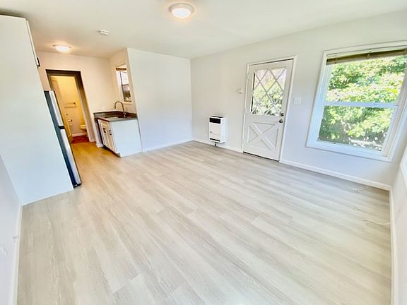 4th image of 1033-1035 Taylor Ave #1035-1/2