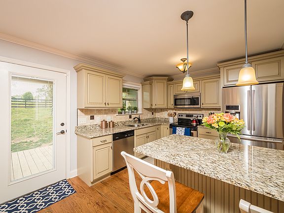 3rd image of 8105 Savannah Hills Dr