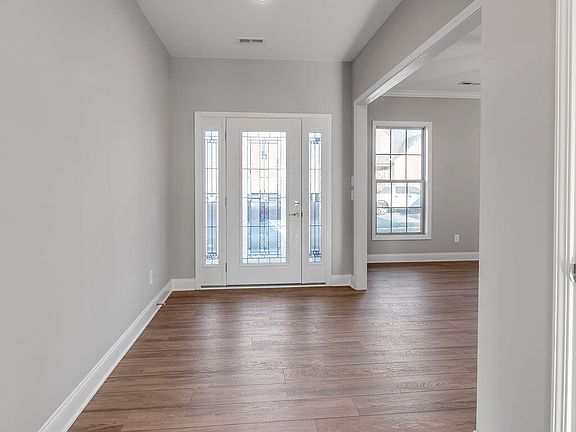 5th image of 716 Hollyhock Dr