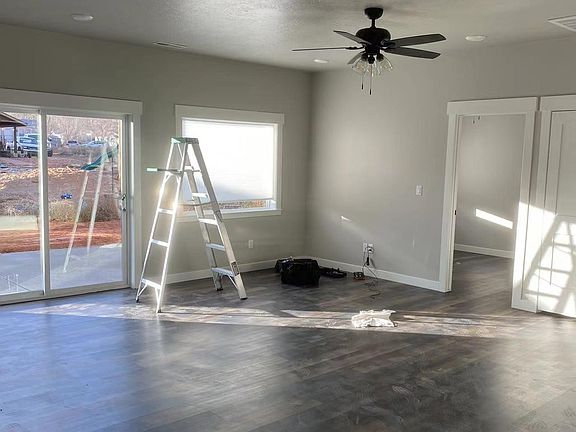 2nd image of 1556 W Creekside Dr