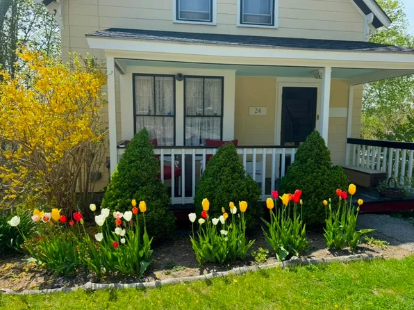 24 Glidden Street, Waldoboro, ME 04572