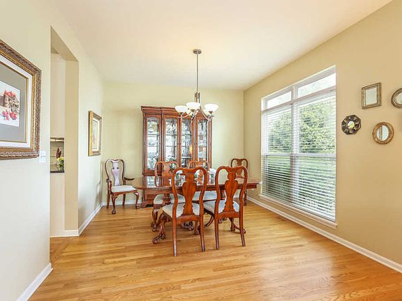 4th image of 1142 Vista Dr