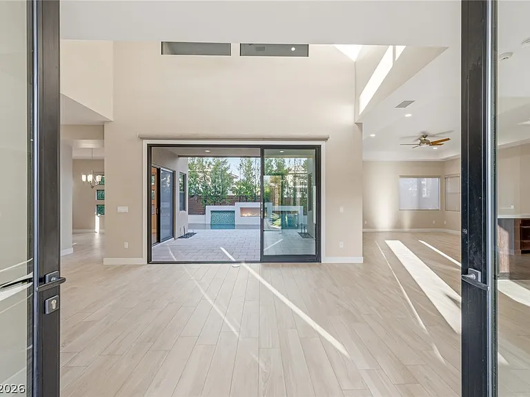 64 Grey Feather Dr — Photo 3