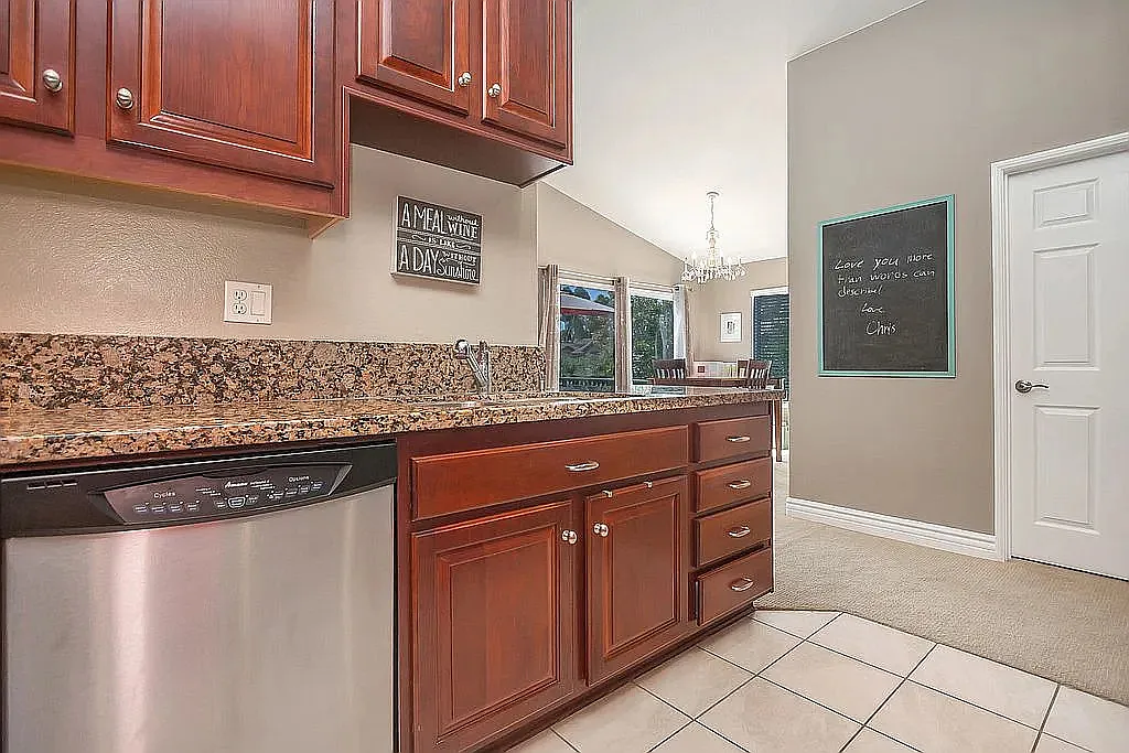 2 bed, 1127 sqft, $3,200 — Photo 4